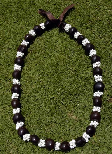 Kukui Nut Leis<br>#10 Brown/ white shell